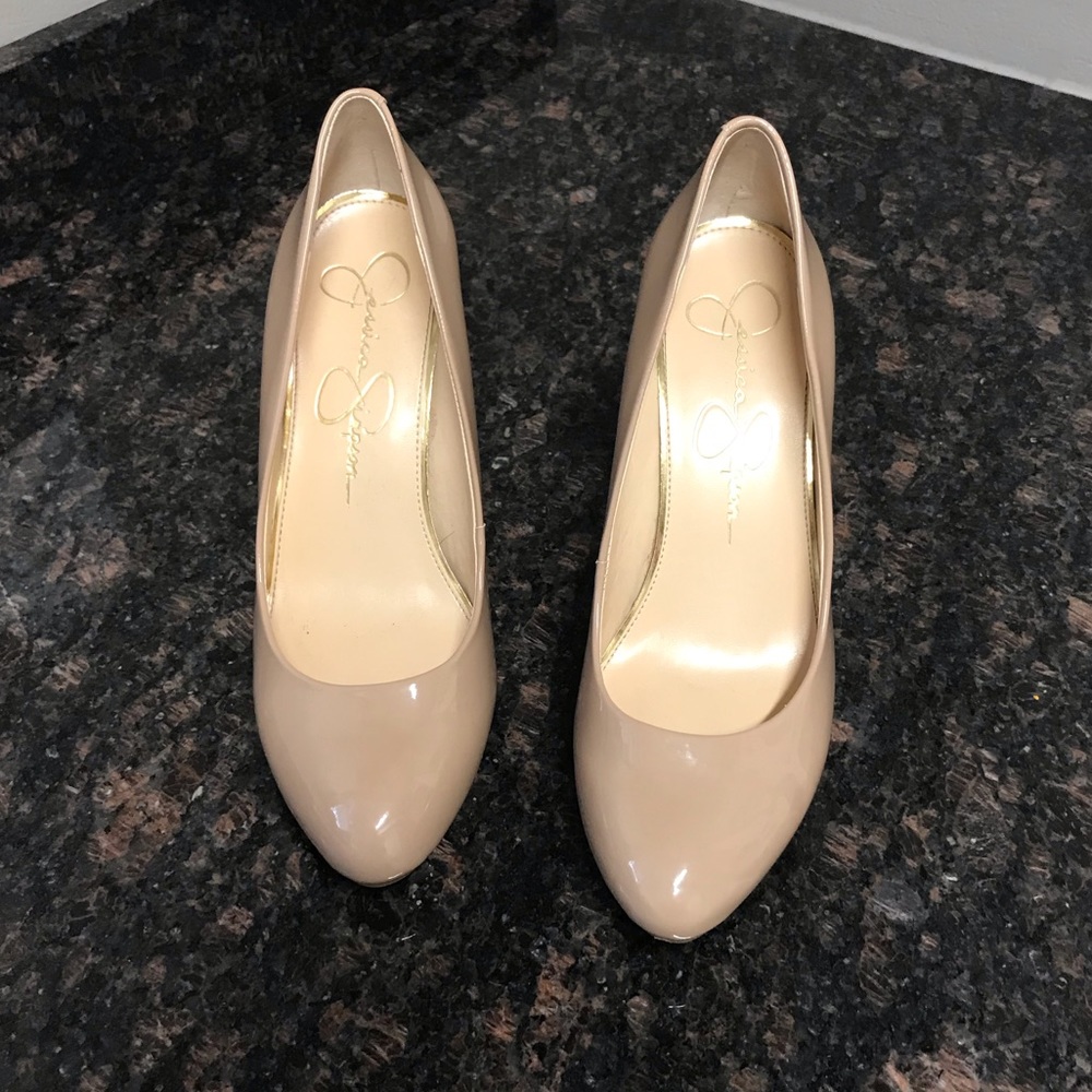Jessica Simpson pumps